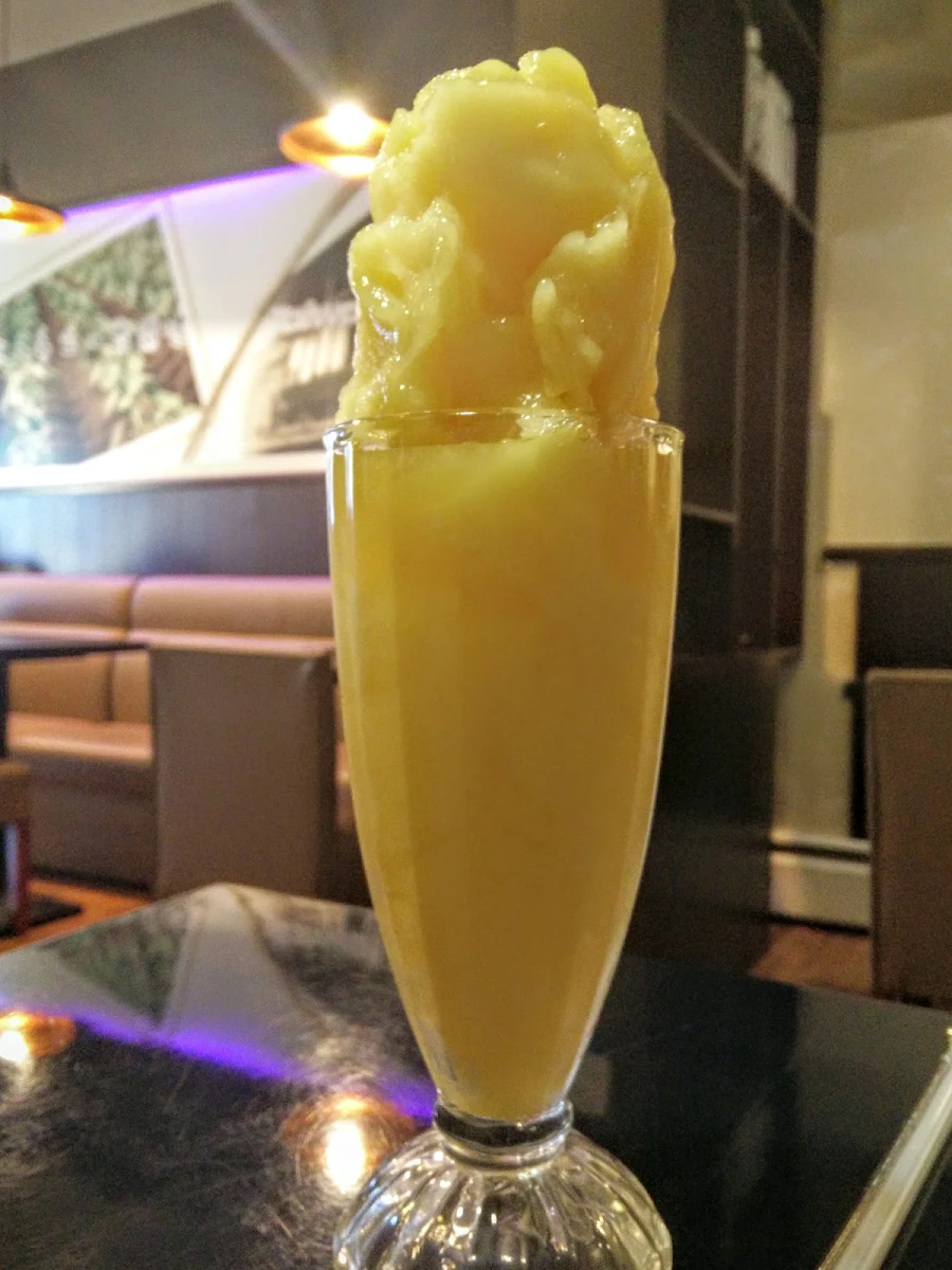 fresh mango slush 芒果沙冰